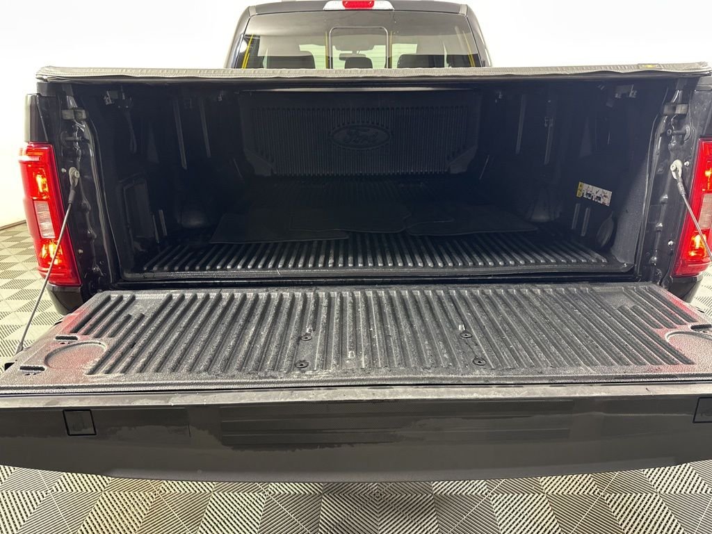 Used 2022 Black Ford XLT image 14