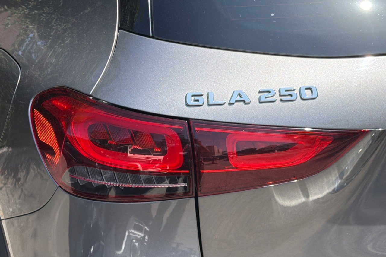 Used 2023 Mountain Grey Metallic Mercedes-Benz GLA 250 image 26