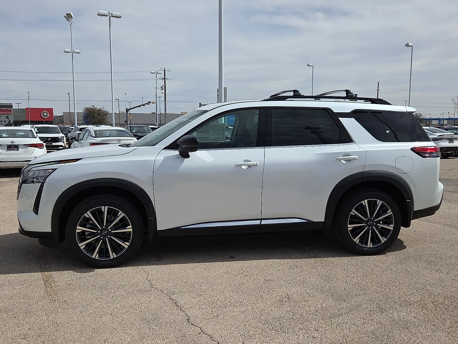New 2026 QBE Everest WH Nissan Platinum Front-Wheel Drive image 2
