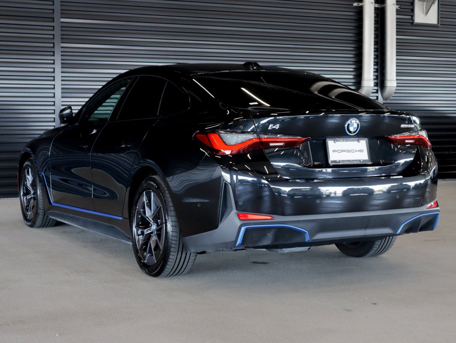 Used 2022 Black Sapphire Metallic BMW eDrive40 image 2