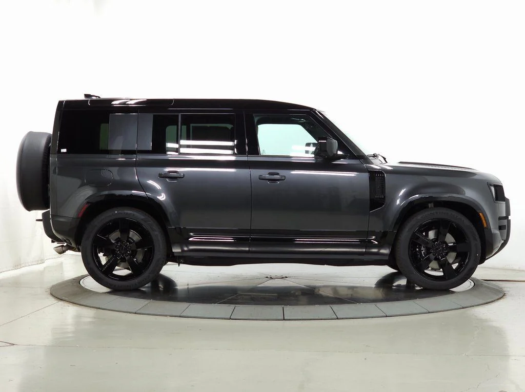 Certified Used 2026 Carpathian Grey Premium Metallic Land Rover V8 image 7