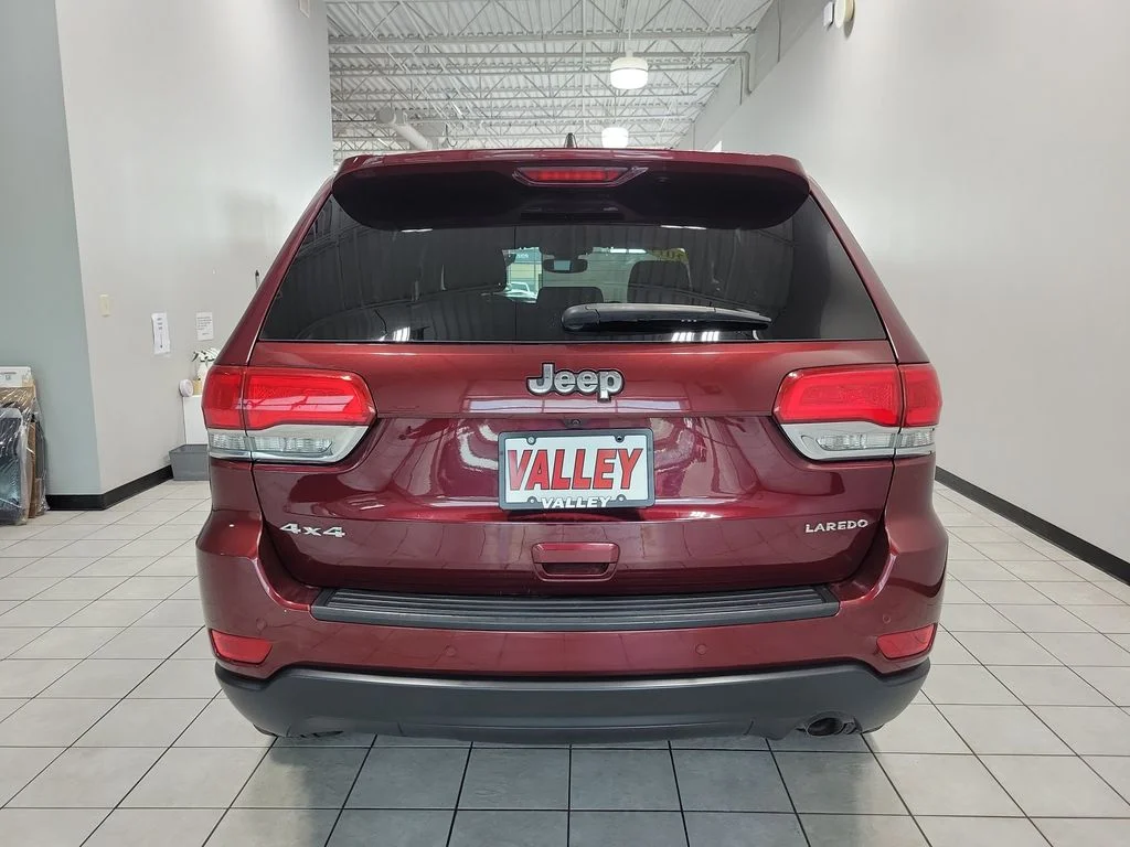 Used 2017 Red Jeep Laredo image 11