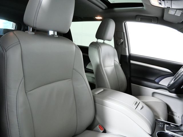 Used 2015 Gray Toyota XLE V6 image 10