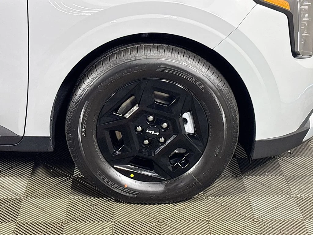 New 2027 Ceramic Silver Kia LX image 22