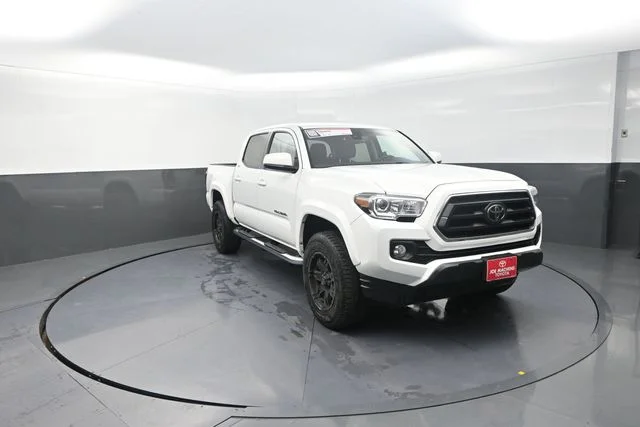 Used 2022 White Toyota SR5 image 27
