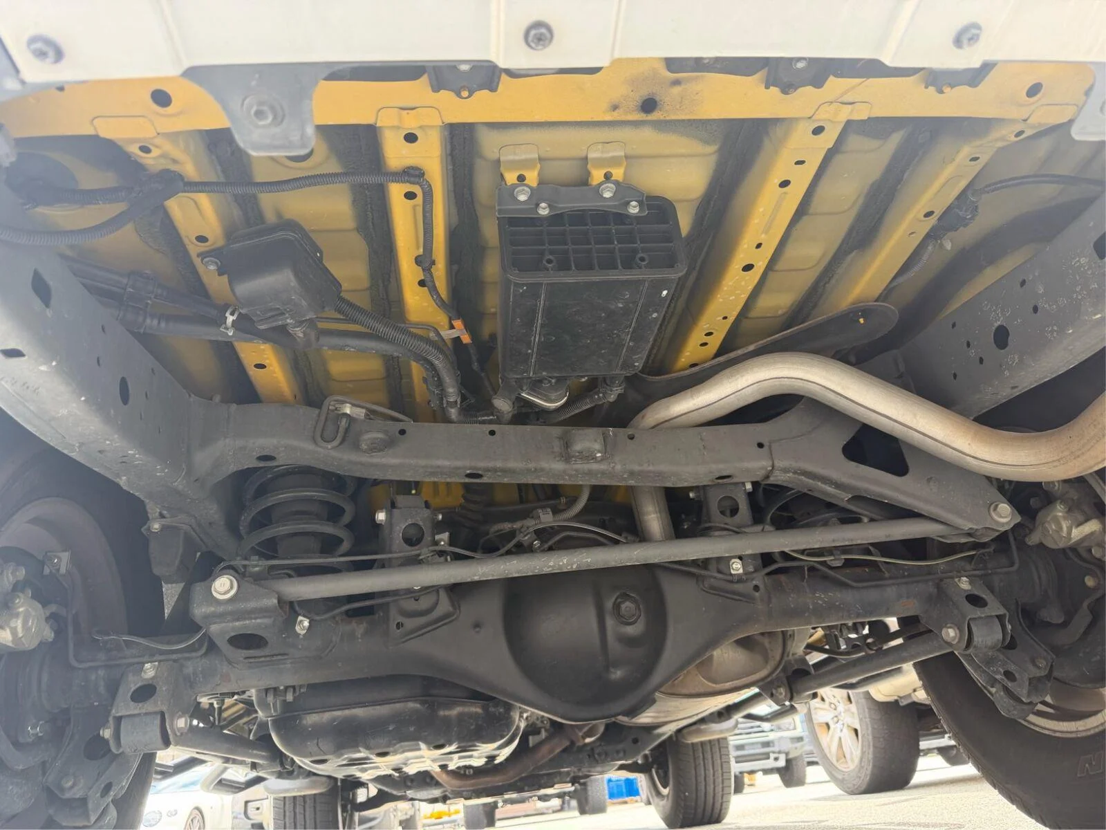 Used 2007 White/Sun Fusion Toyota BASE image 11
