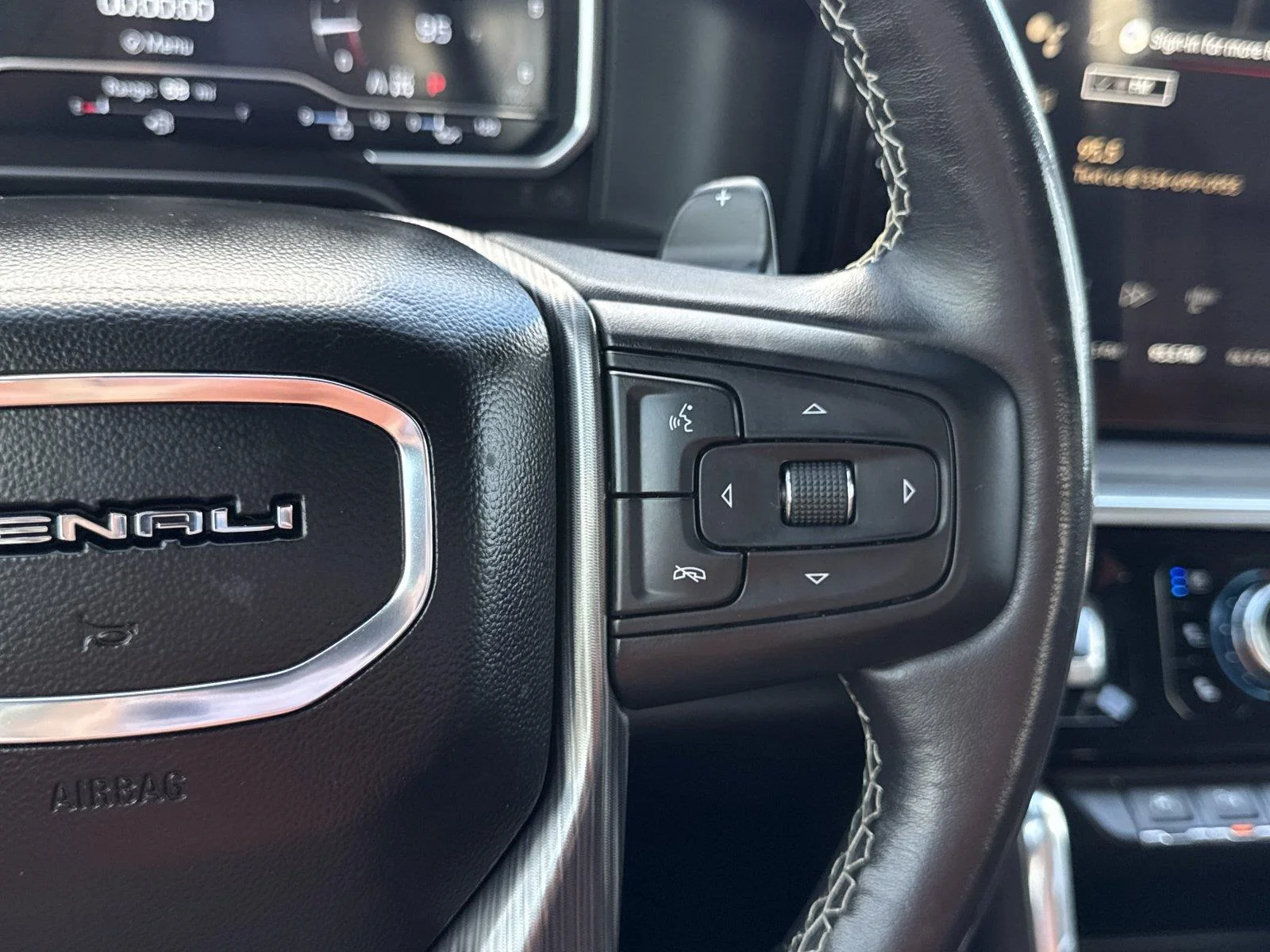 Used 2023 STERLING METALLIC GMC Denali Ultimate image 24