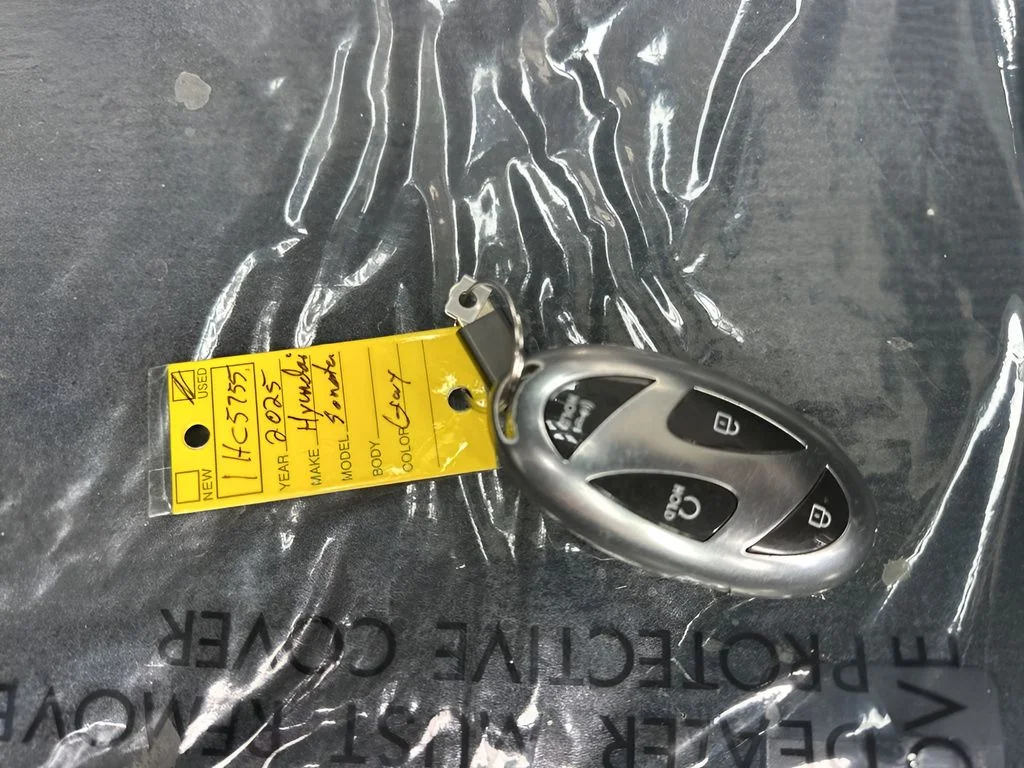 Used 2025 Gray Hyundai SEL image 30