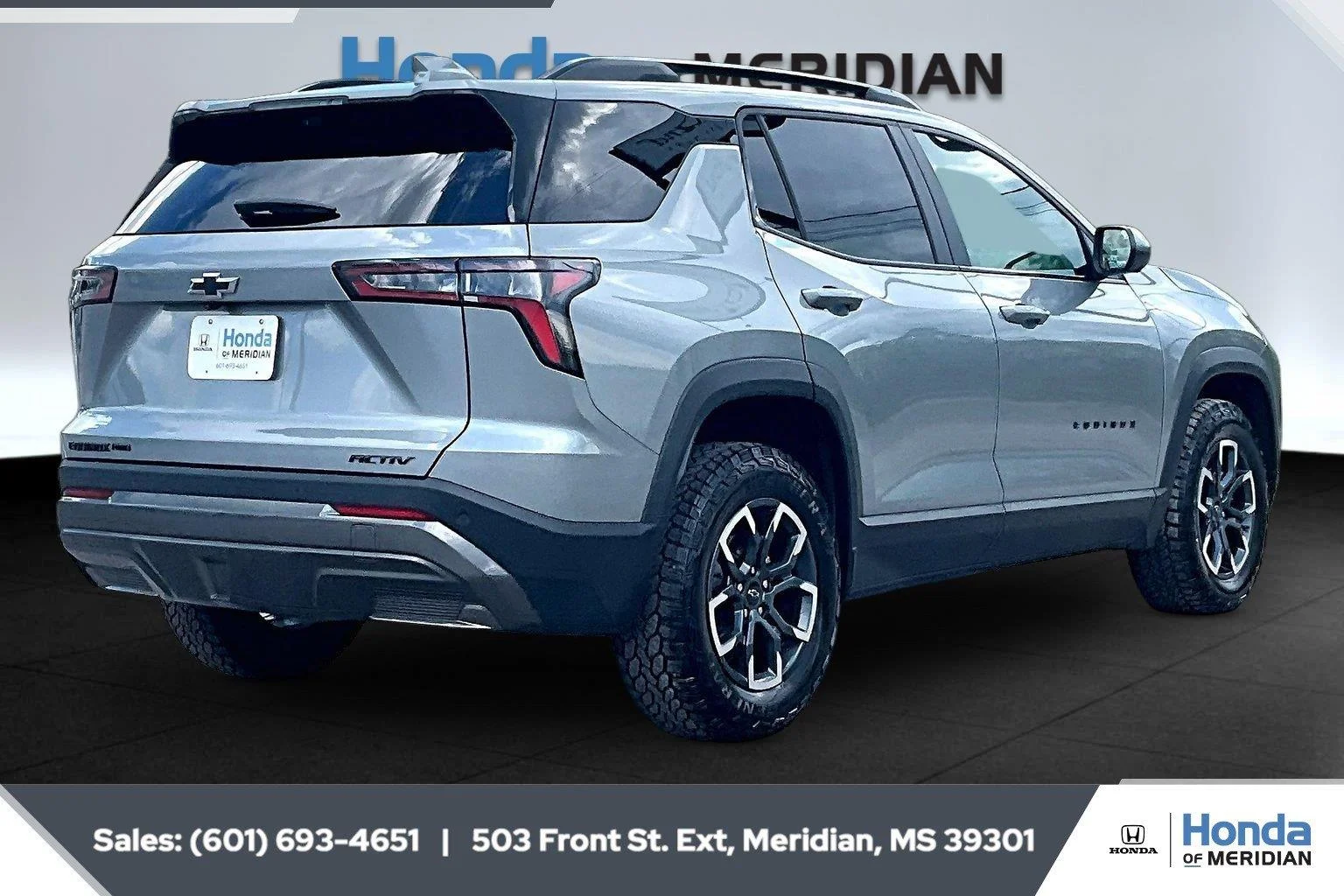 Used 2025 Sterling Gray Metallic Chevrolet AWD ACTIV image 11