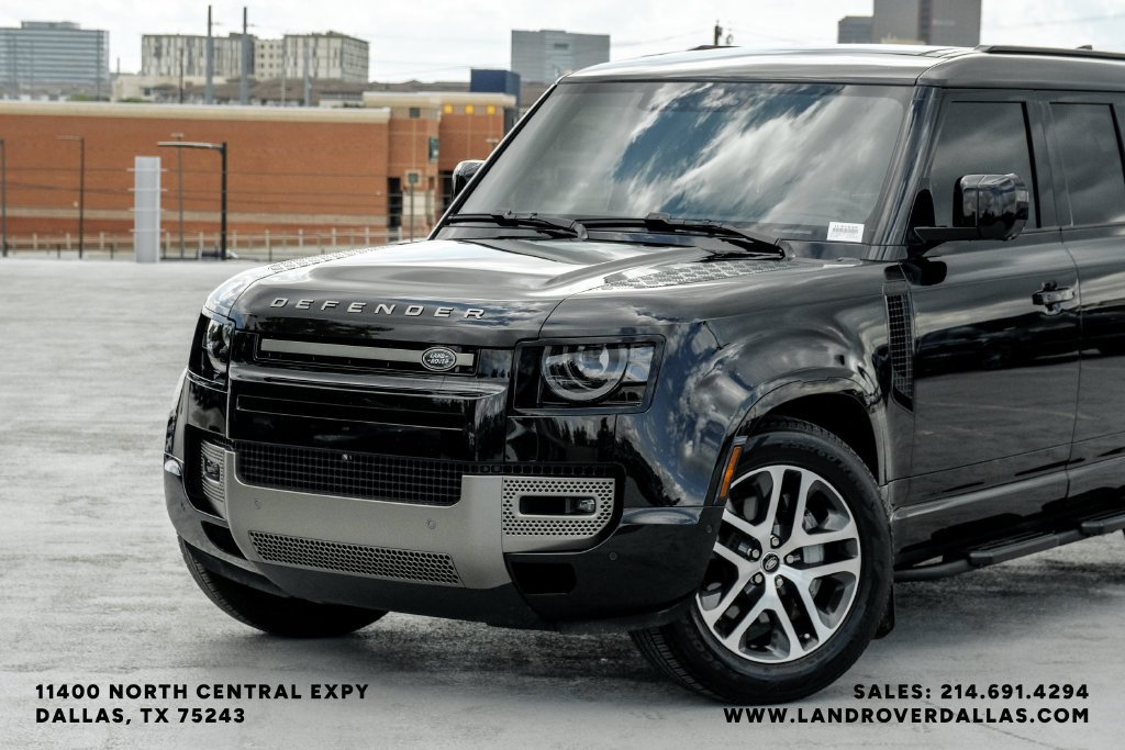 Used 2025 Black Land Rover X-Dynamic SE image 3