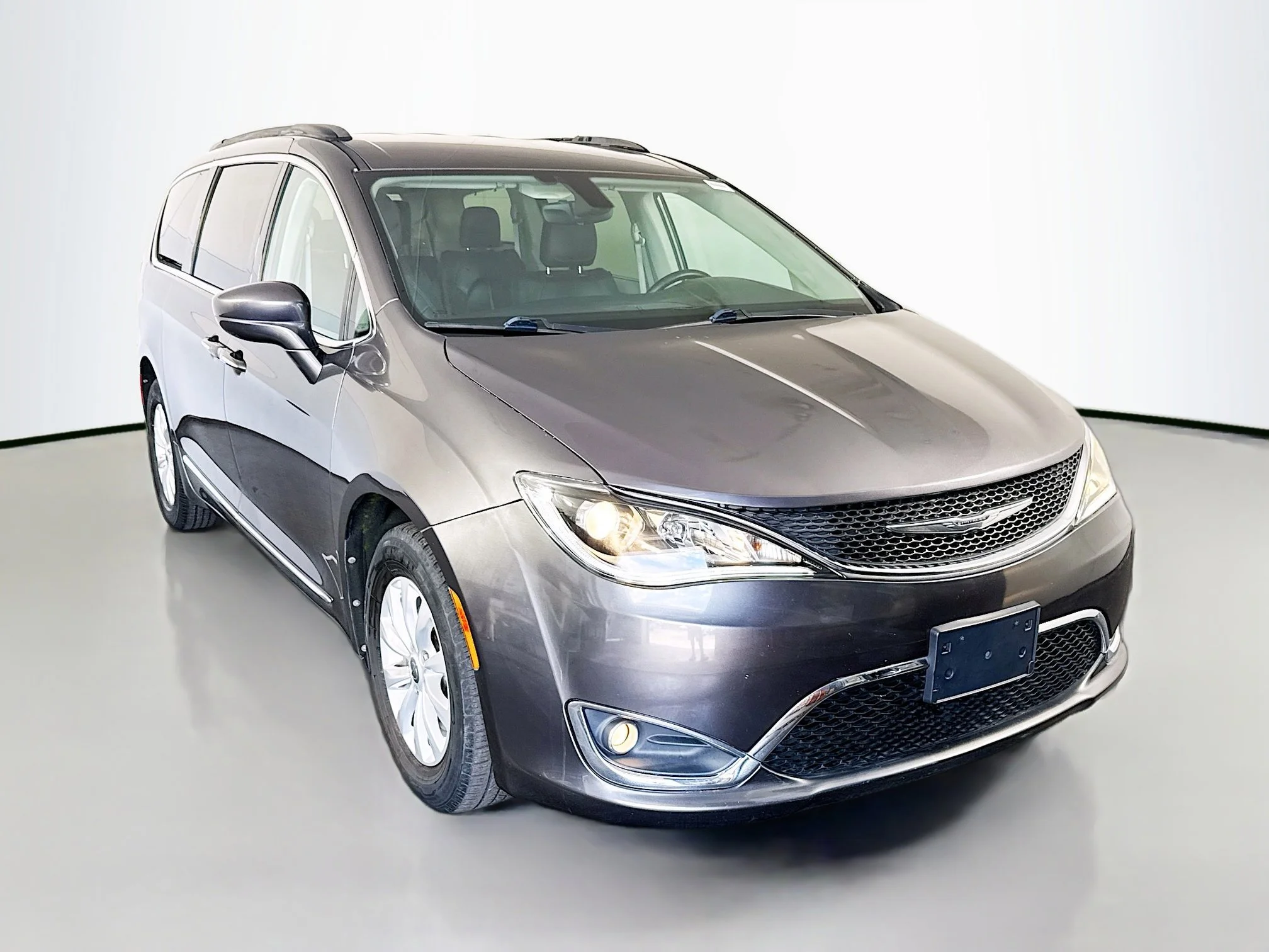 2017 Chrysler Pacifica Touring-L's photo