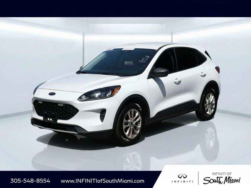 Used 2022 White Ford SE image 1