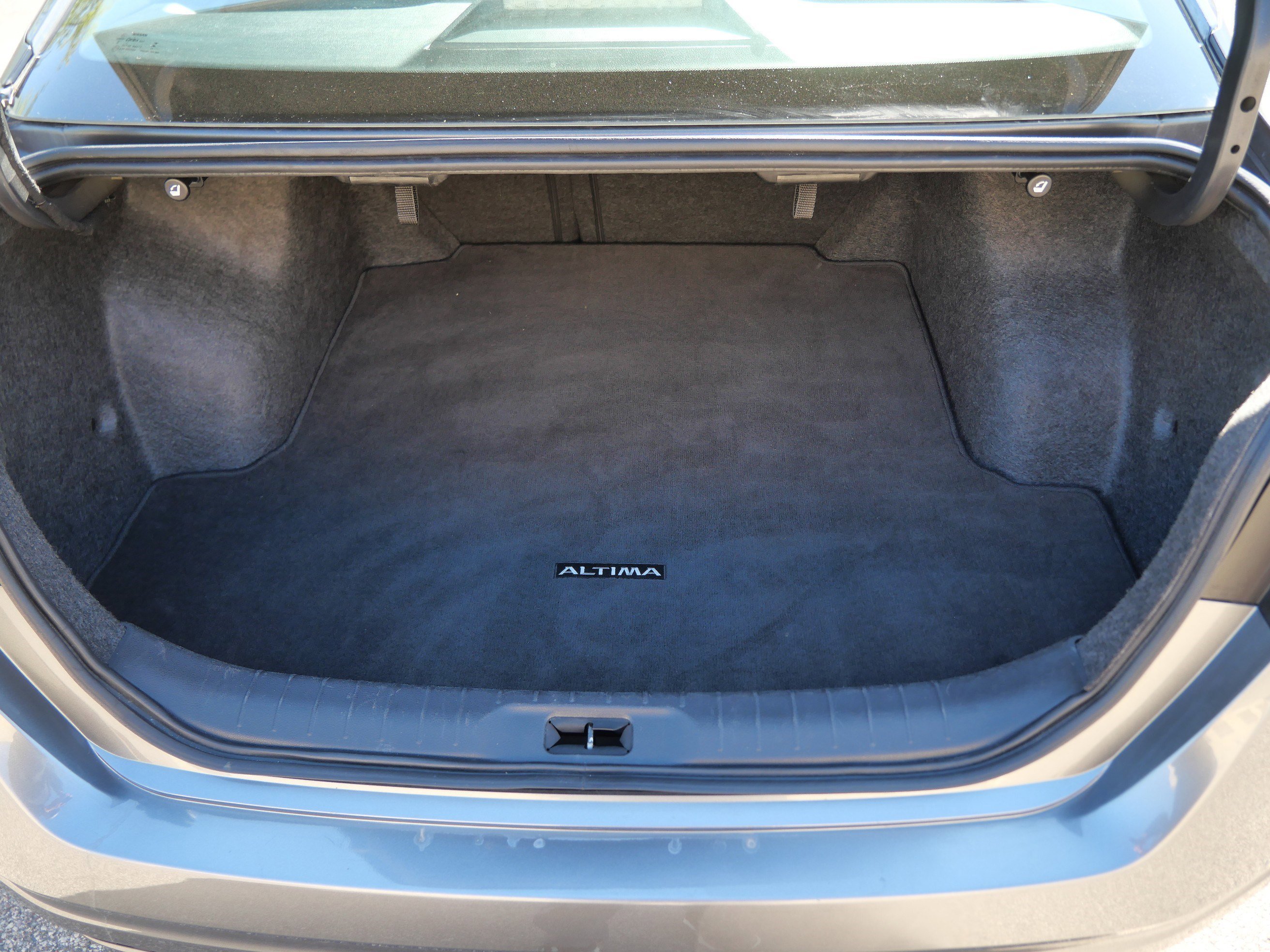 Used 2025 Gun Metallic Nissan SV image 18