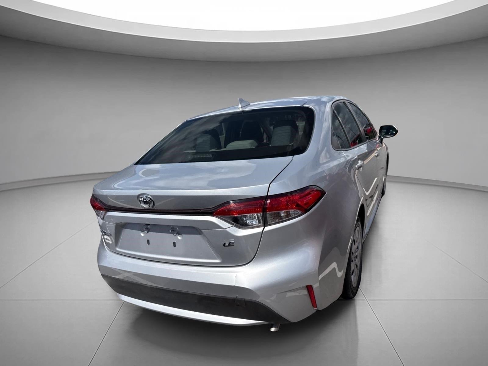 Used 2020 Classic Silver Metallic Toyota LE image 13