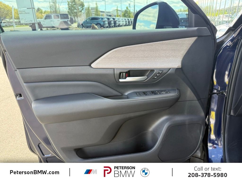 Used 2025  Toyota Limited image 12