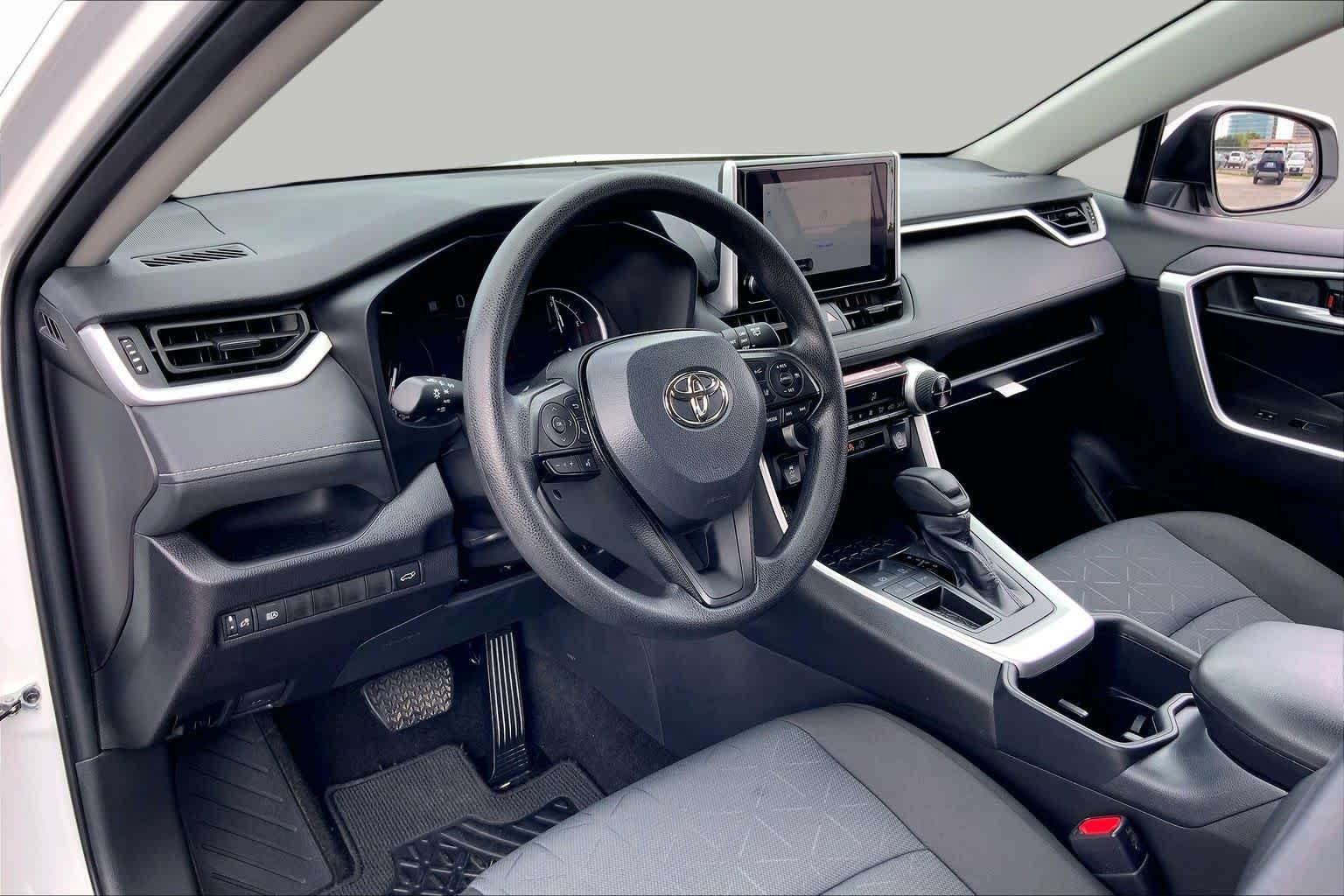 Used 2025 Ice Cap Toyota XLE image 17