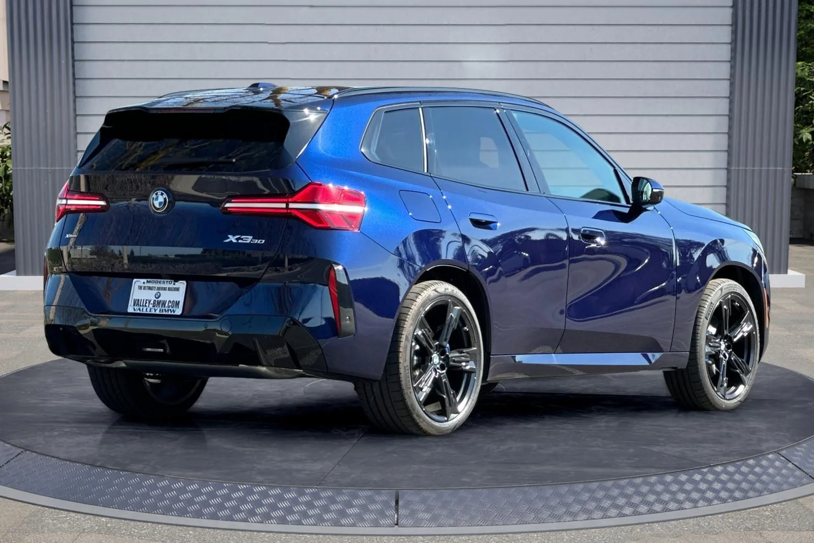 New 2026 Tanzanite Blue II Metallic BMW 30 xDrive image 4