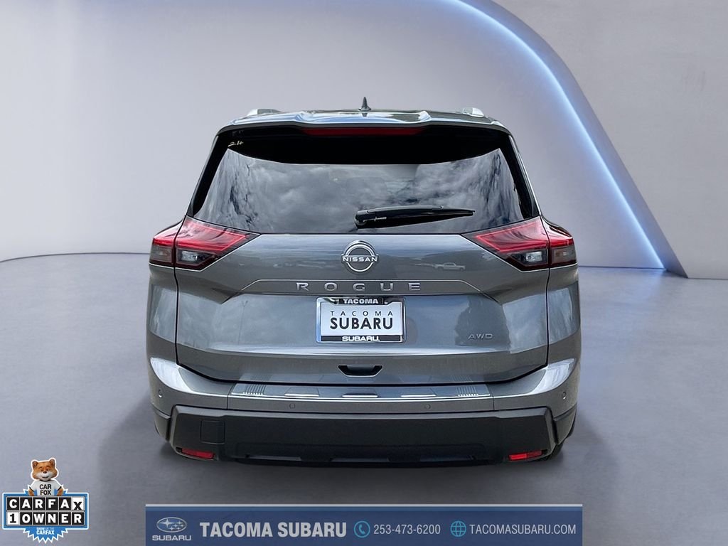 Used 2025 Gray Nissan SV image 4