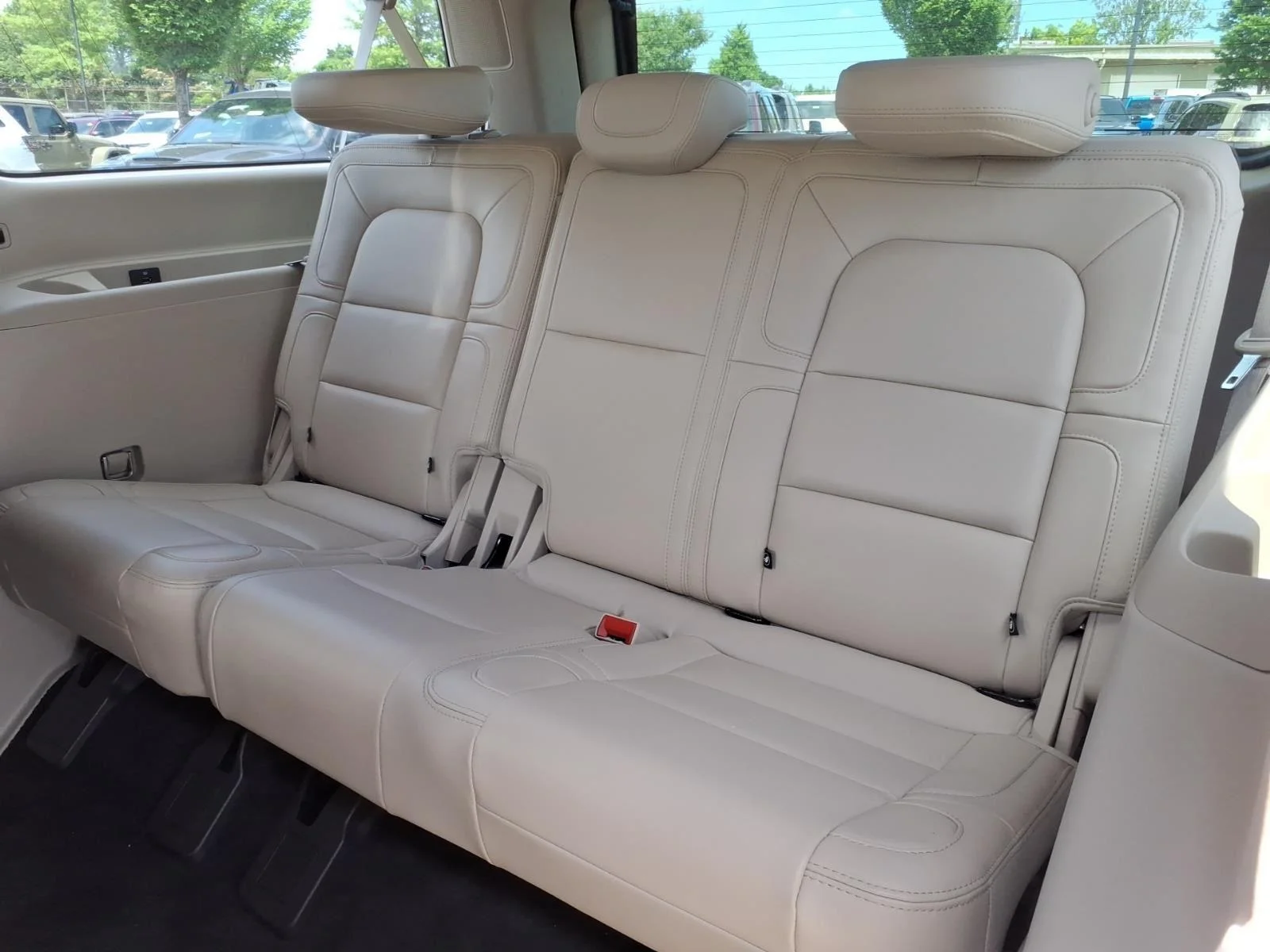 Used 2021 Pristine White Lincoln Reserve image 18