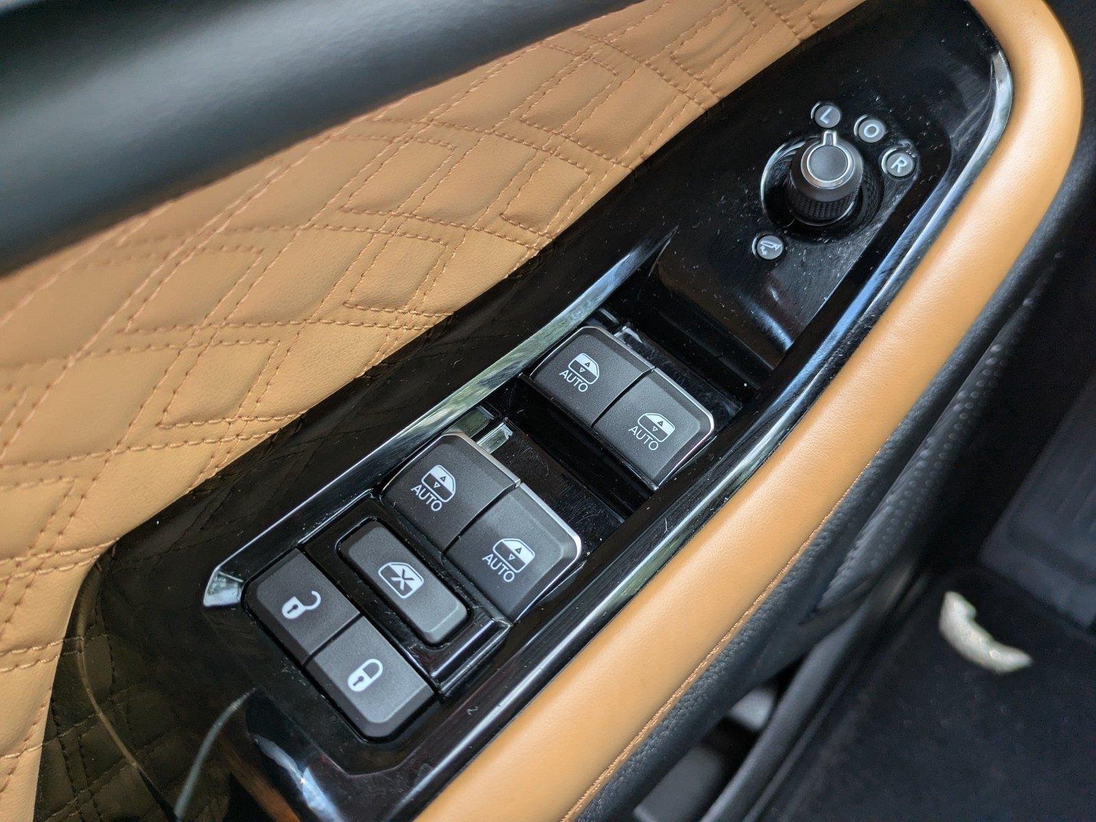 Used 2023 Diamond Black Crystal Pearlcoat Jeep Summit image 25