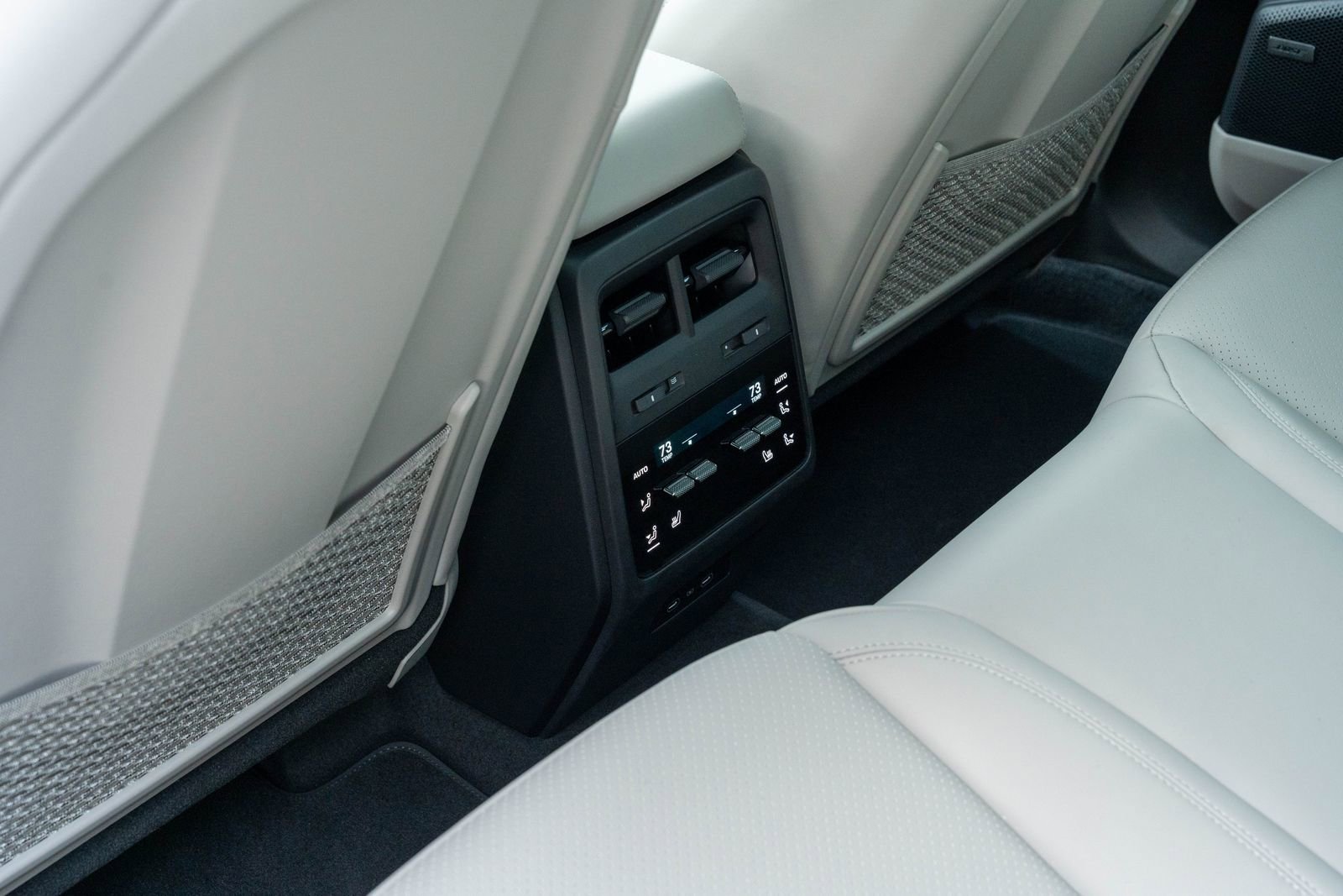 2025 Porsche Macan S - Photo 31