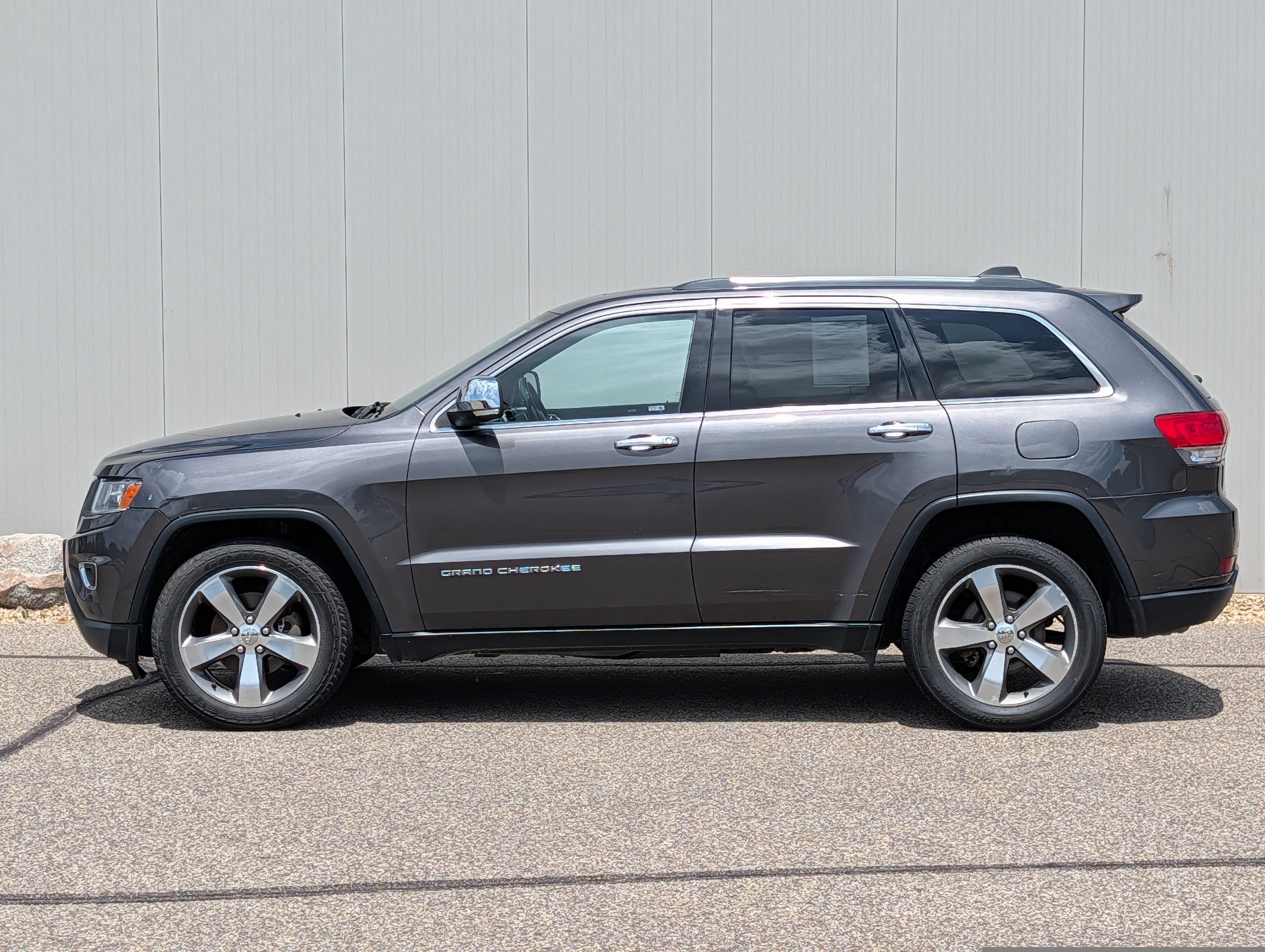 Used 2014 Jeep Grand Cherokee Limited with VIN 1C4RJFBG5EC275838 for sale in Northfield, Minnesota