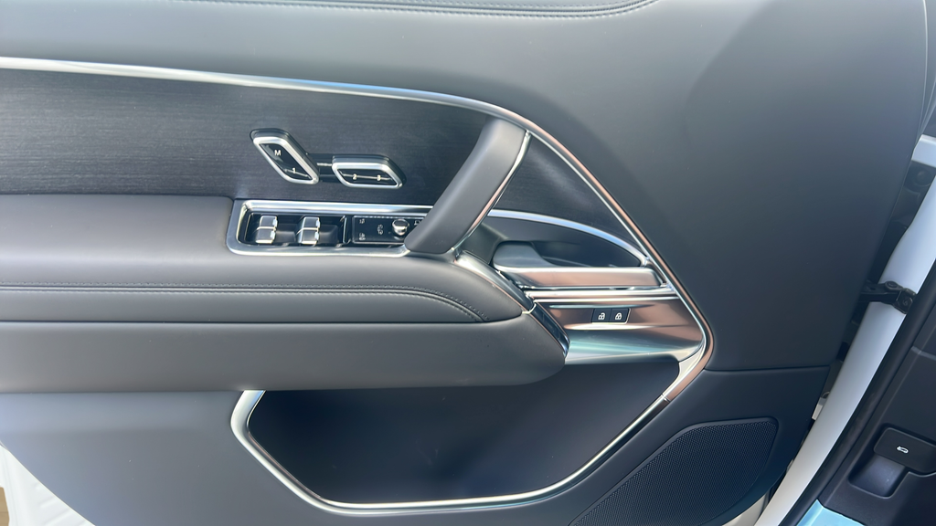 New 2027 White Land Rover SE image 22
