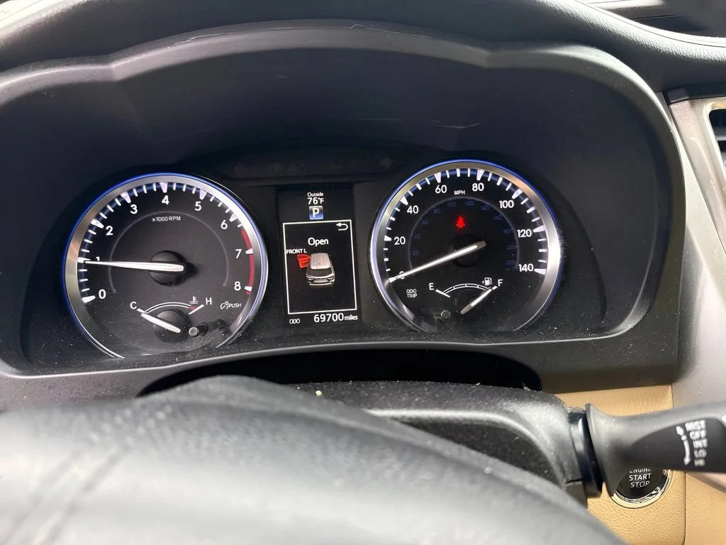 Used 2016  Toyota XLE image 14