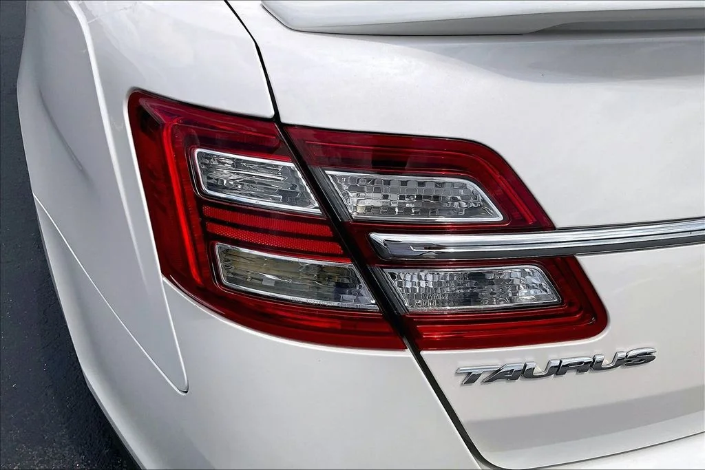 Used 2019 White Ford Limited image 29