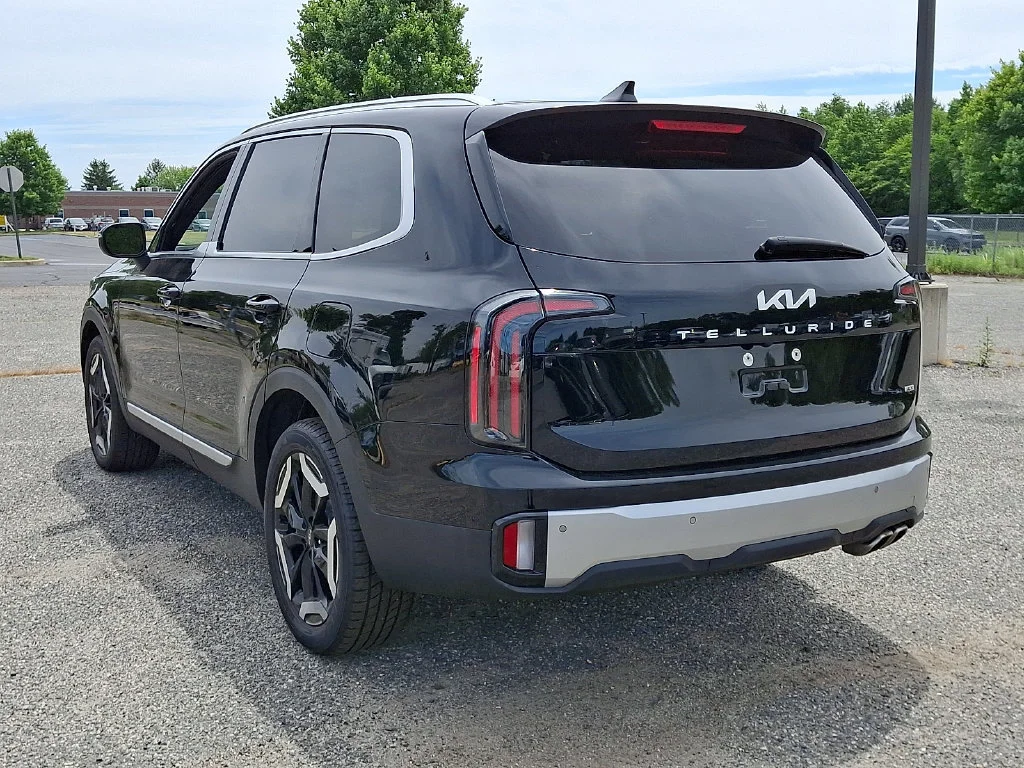 Used 2023 Ebony Black Kia EX image 9