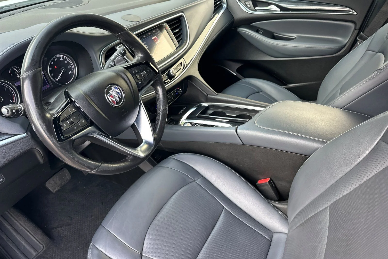 Used 2022 White Buick Essence image 9
