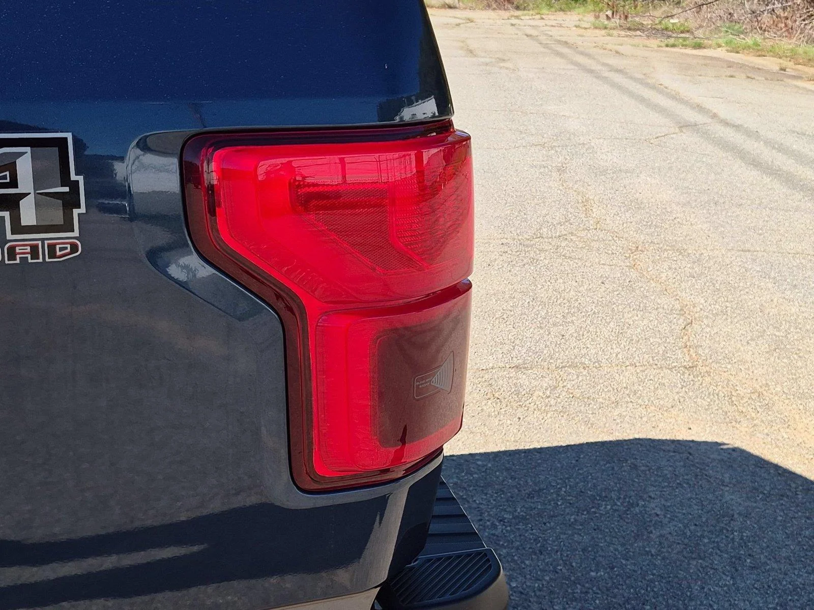 Used 2018 Blue Jeans Metallic Ford LARIAT image 11