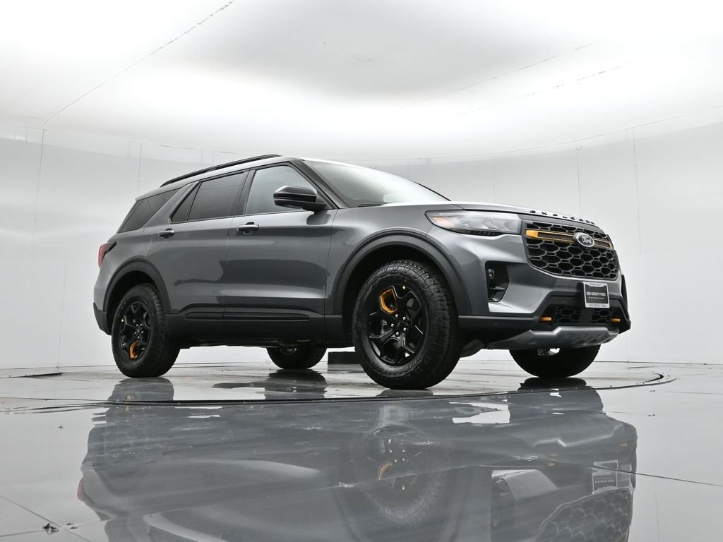 New 2026 Carbonized Gray Metallic Ford Tremor image 3