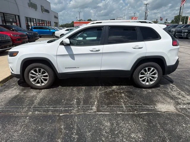 Used 2020 White Jeep Latitude image 4