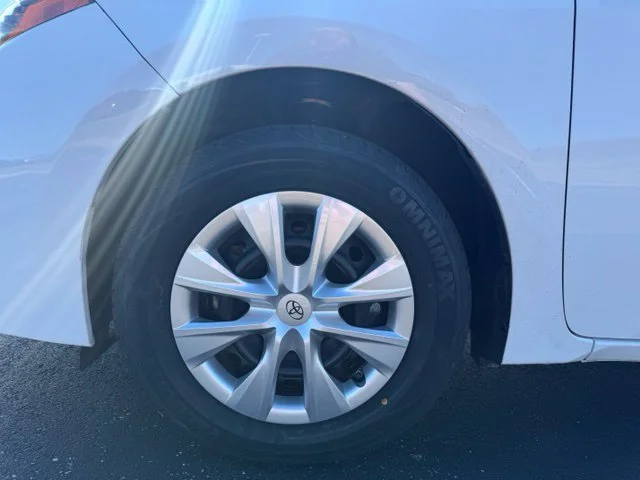 Used 2017 White Toyota L image 12