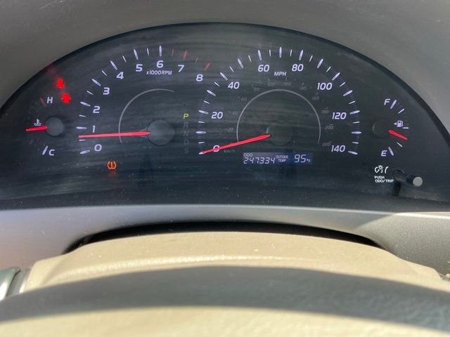 Used 2011 Gray Toyota LE image 36