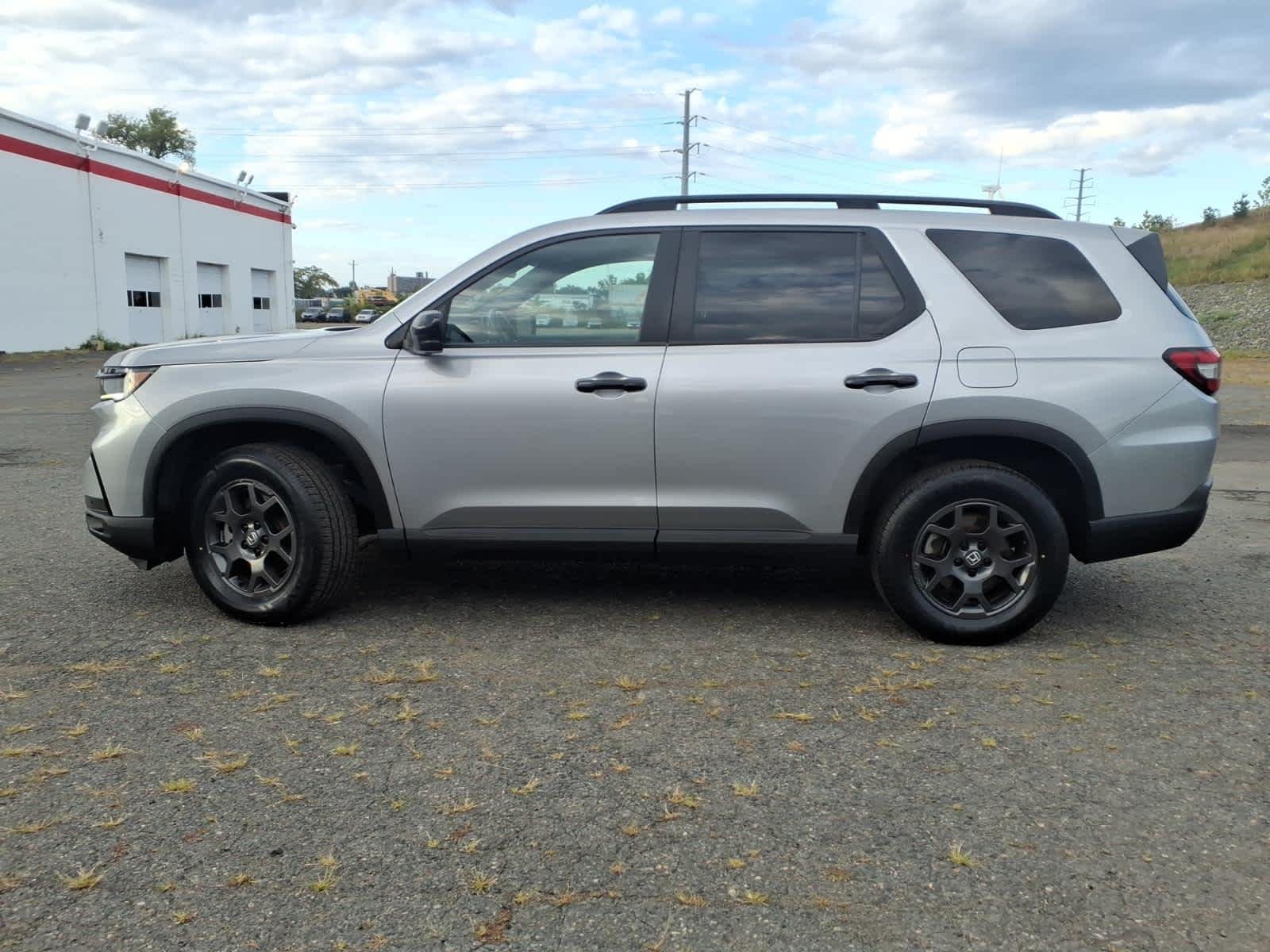 Certified Used 2024 Lunar Silver Metallic Honda TrailSport image 8