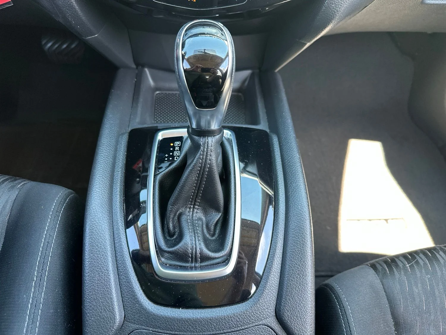 Used 2017 Black Nissan S image 18
