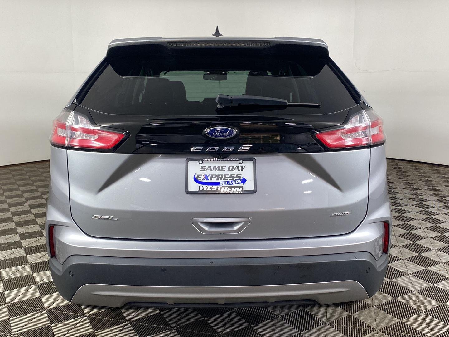 Used 2022 Iconic Silver Ford SEL image 21