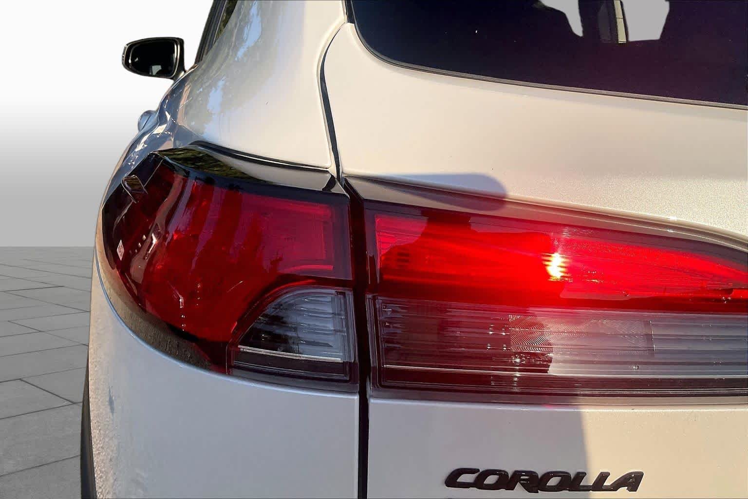 Used 2025 Wind Chill Pearl Toyota Hybrid XSE image 29