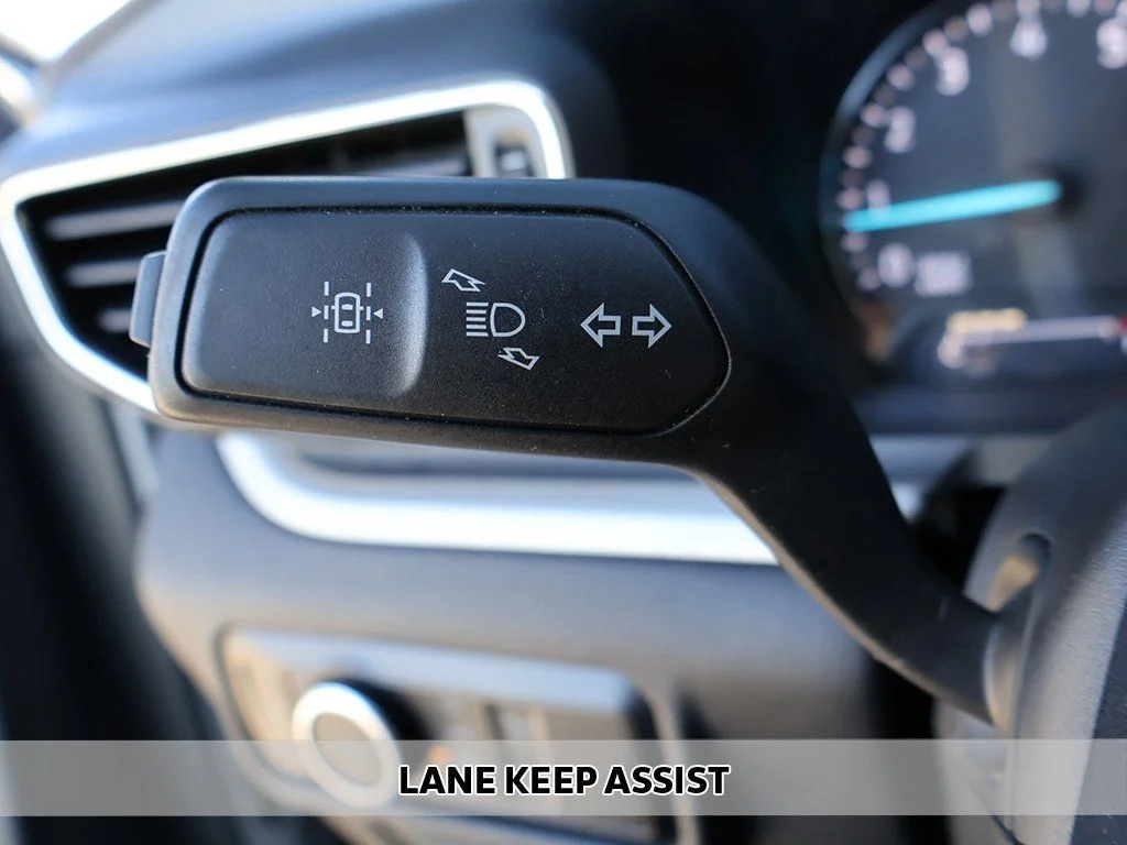 Used 2023 Silver Ford XLT image 3