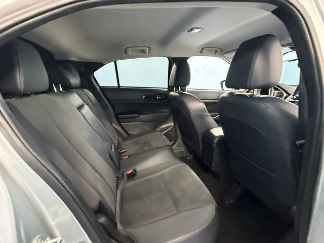 Used 2025 Silver Mitsubishi SE image 12