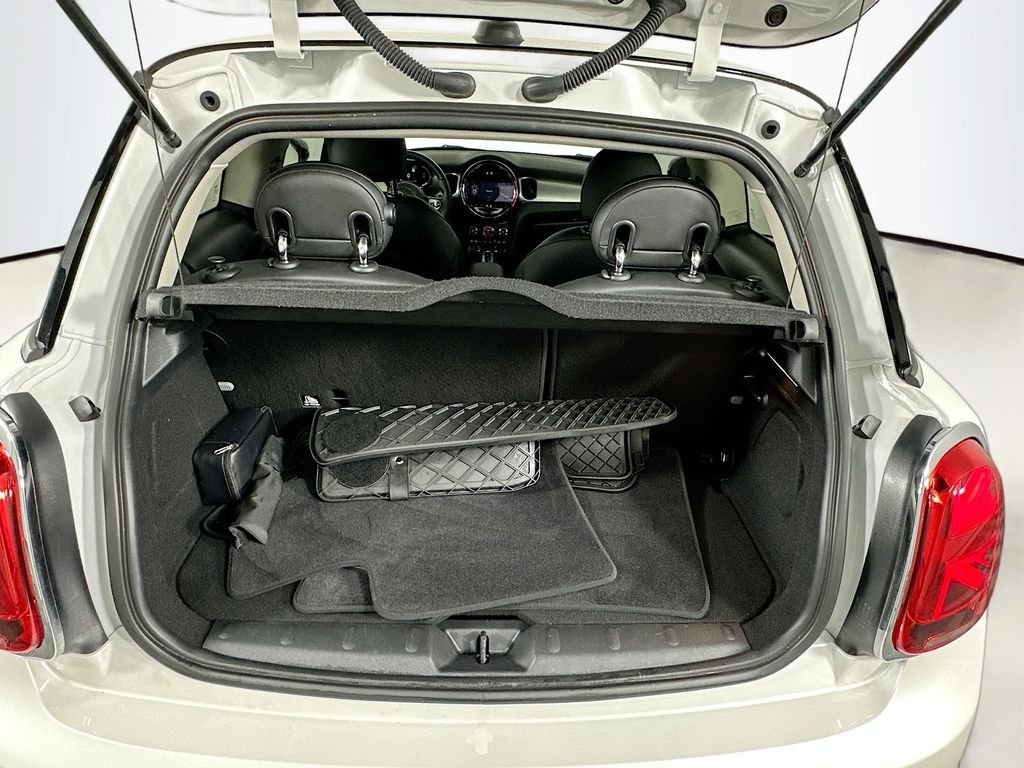 Used 2024 White MINI Signature image 26