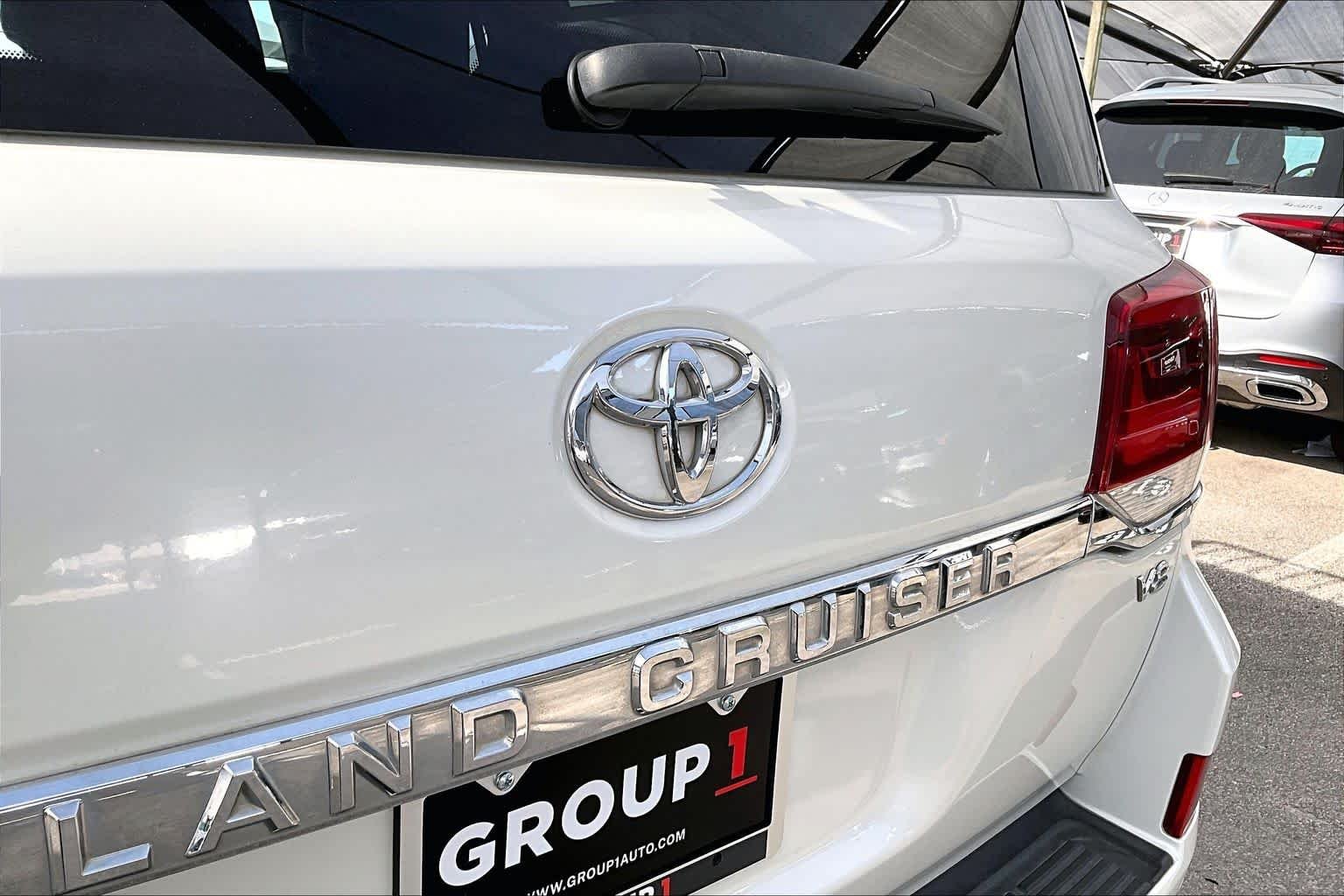 Used 2021 Blizzard Pearl Toyota  image 31