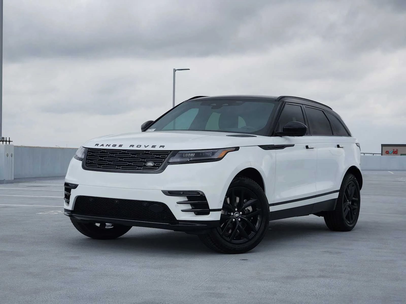 2026 Land Rover Range Rover Velar P400 Dynamic SE's photo