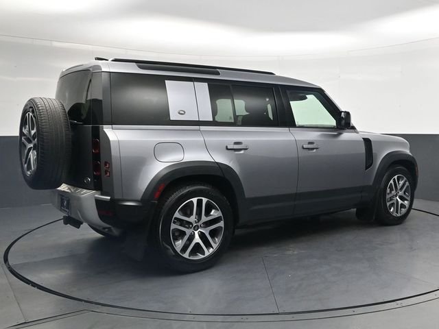 Used 2020  Land Rover SE image 4