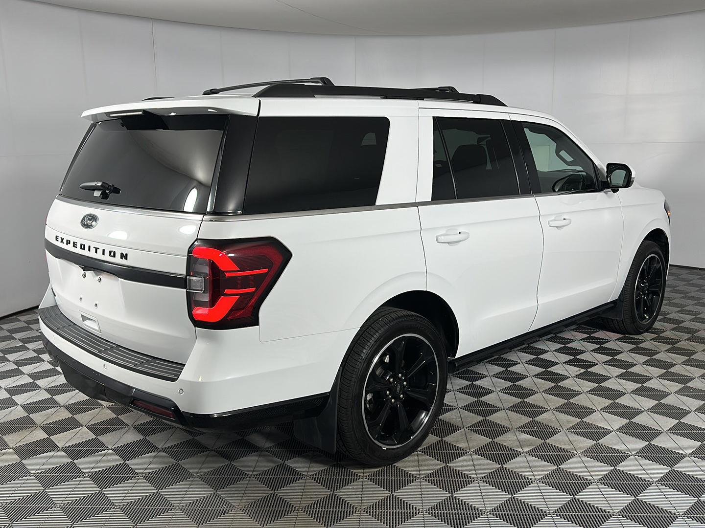 Used 2023 Oxford White Ford Limited image 30