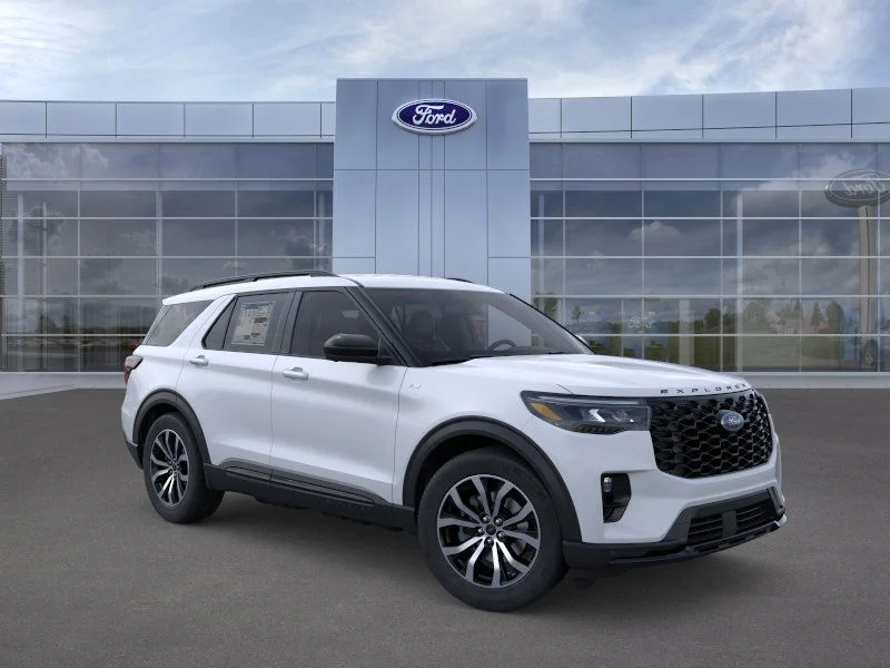 New 2026 Space White Metallic Ford ST-Line image 7
