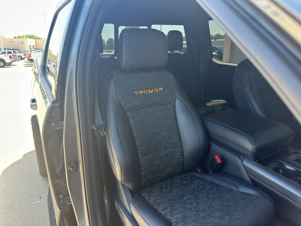 Used 2025  Ford Tremor image 35