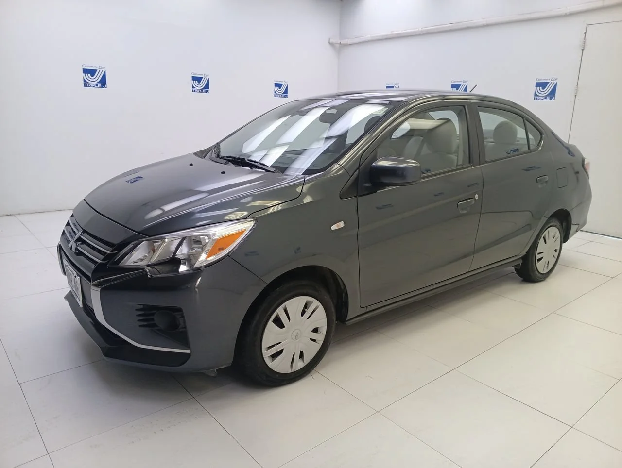 Used 2024 Graphite Gray Mitsubishi ES image 4